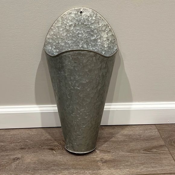 Metal wall hanging - Picture 2 of 5